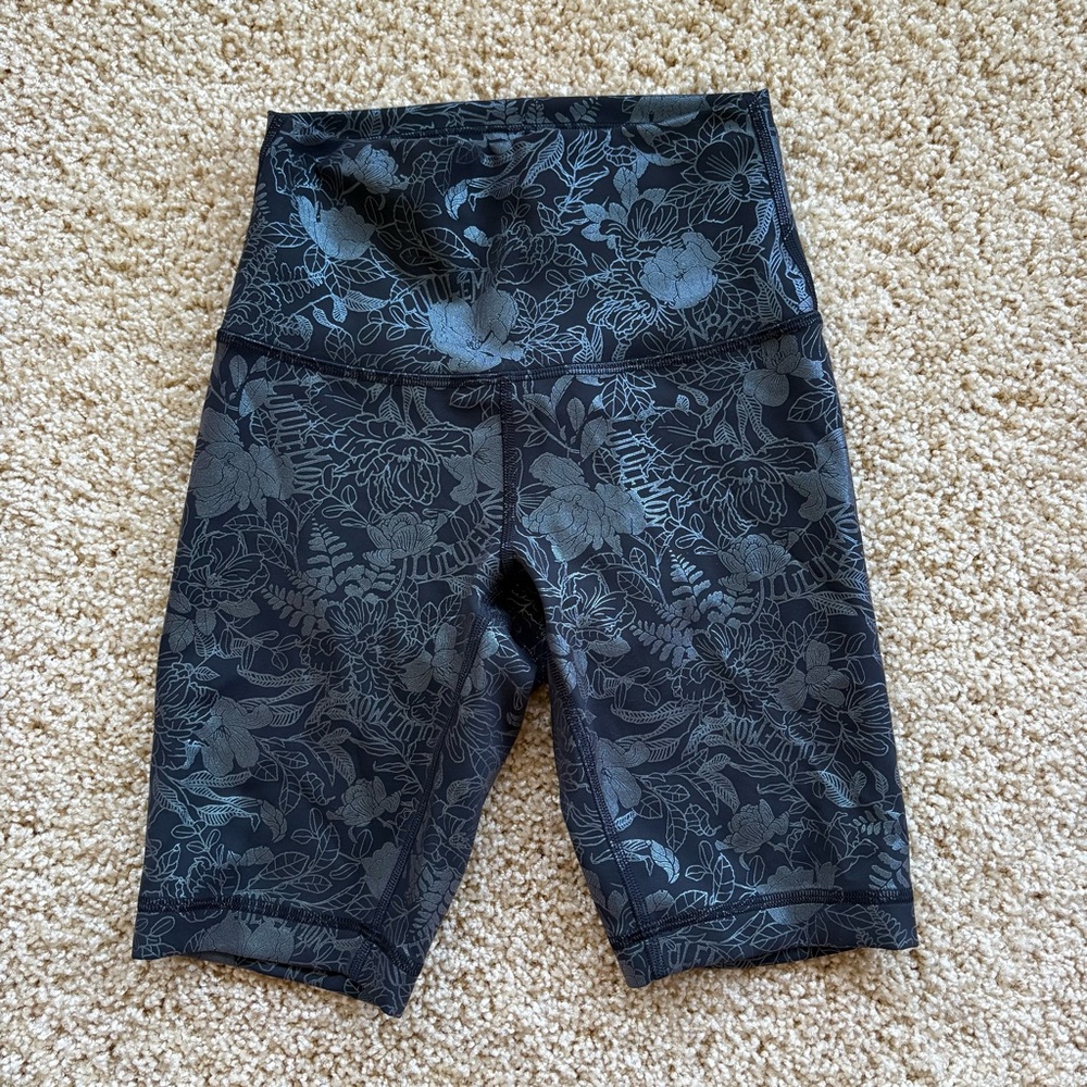 Lululemon Wunder Train High Rise Short‎ 8” Black Floral